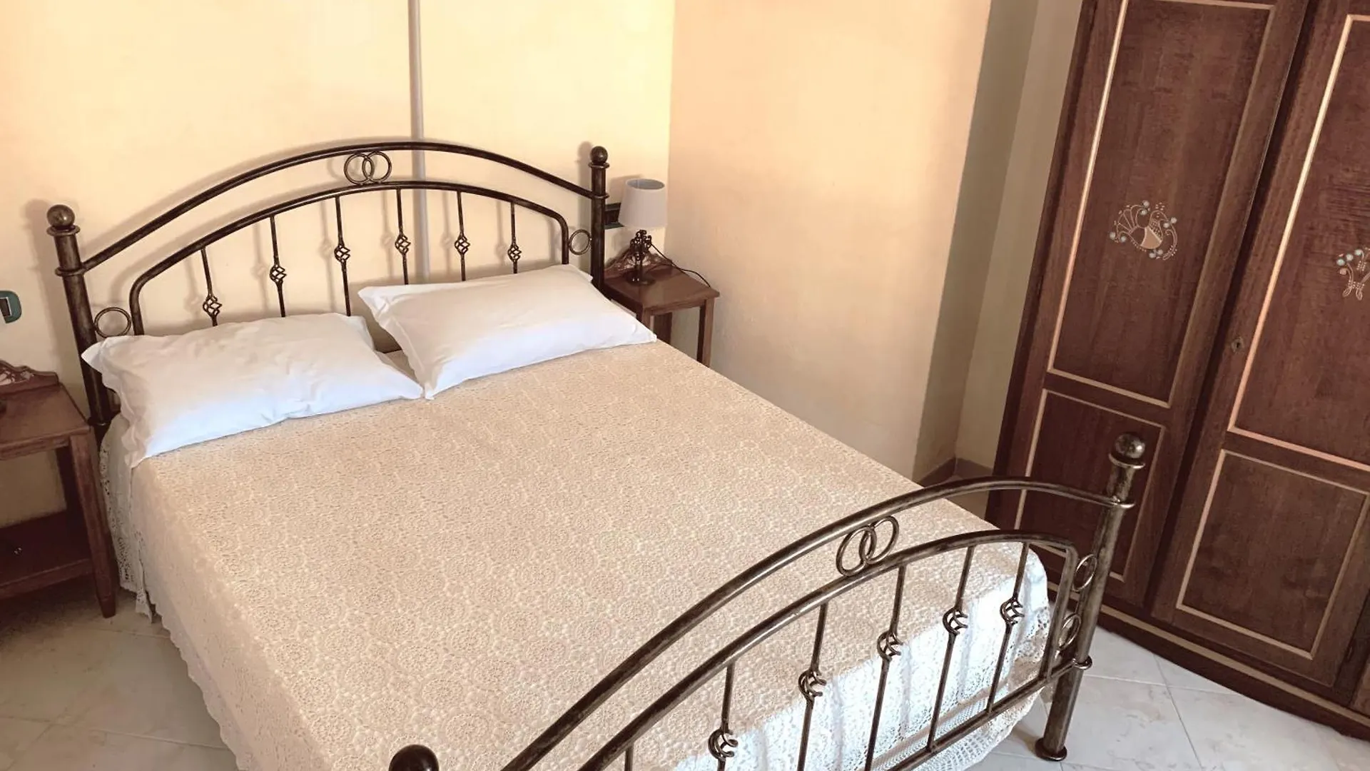 Oda ve Kahvaltı Bnb Inn - Cyclists & Bikers - Camere Con Bagno Privato-Parcheggio Interno Per Moto E Bici -Energetic Breakfast Extra Làconi İtalya