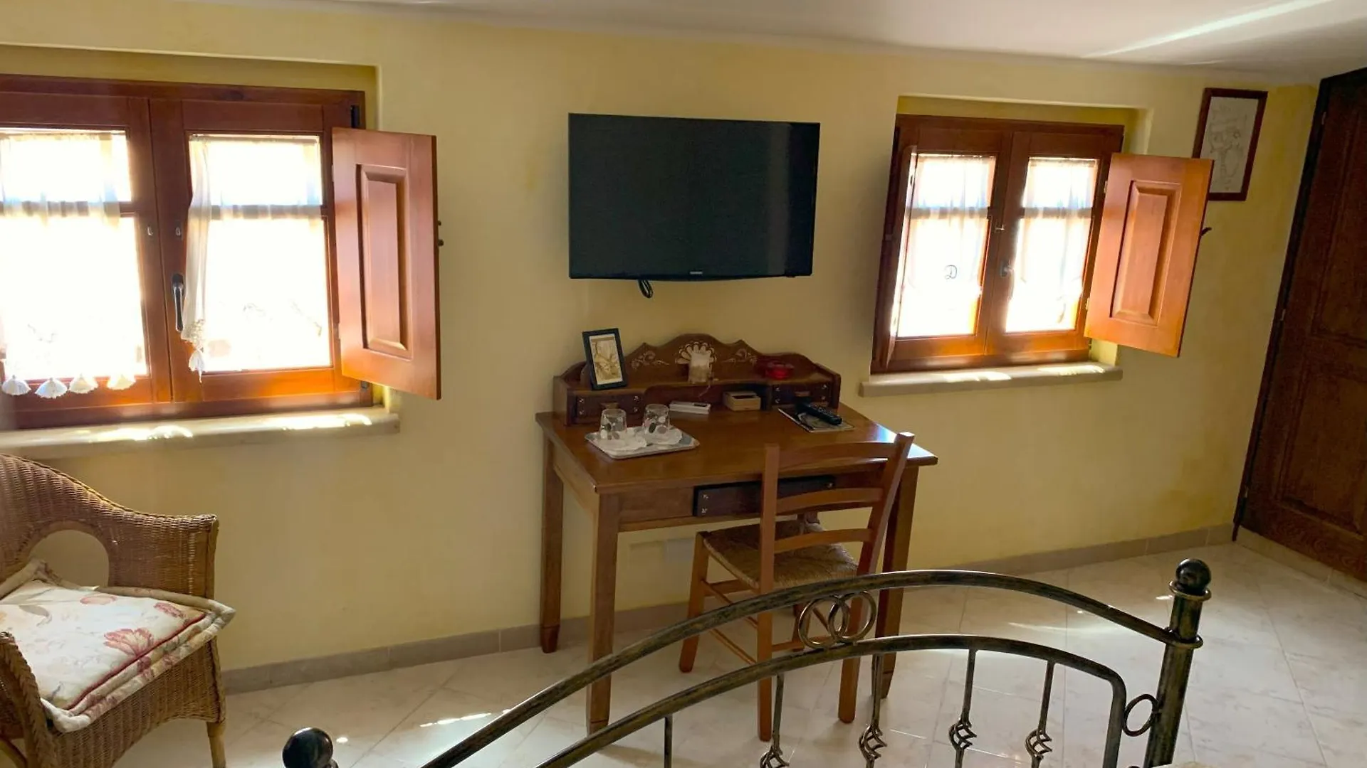 Bnb Inn - Cyclists & Bikers - Camere Con Bagno Privato-Parcheggio Interno Per Moto E Bici -Energetic Breakfast Extra Làconi 0*,